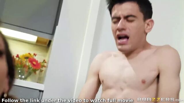 Step Mom Cherie Deville Fuck By Jordi El Nino Polla