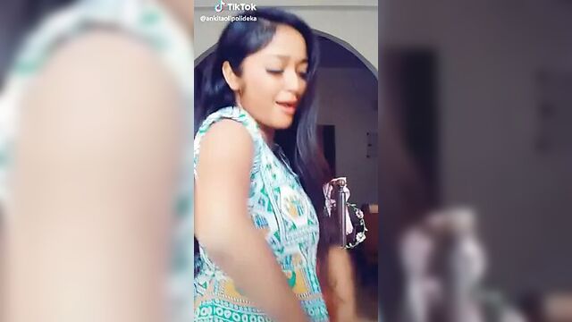 Tik-Tok fail pussy flash