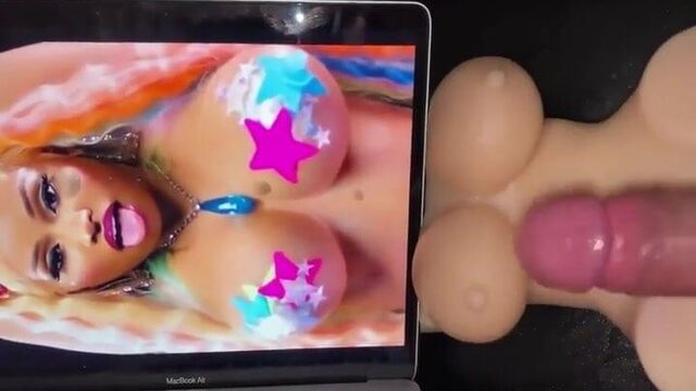 Nicki Minaj sex toy tribute