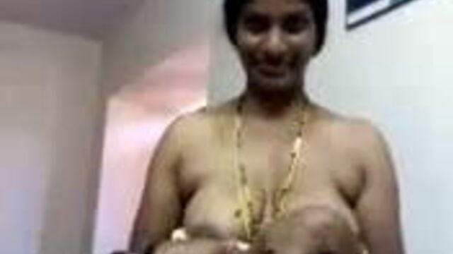 South Indian Telugu Aunty Show her Boobs to her Customer