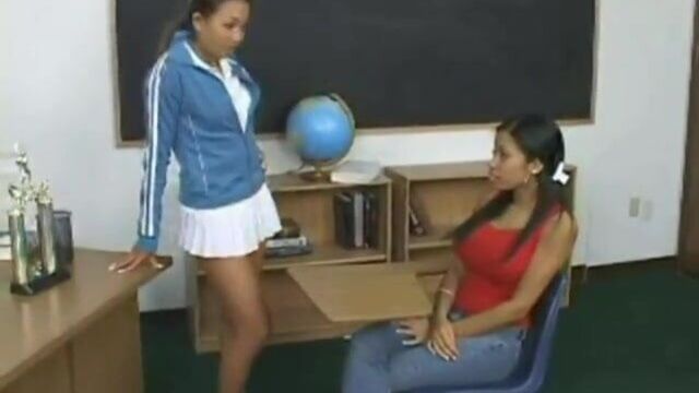 Havana Ginger fucked by strapon !!!