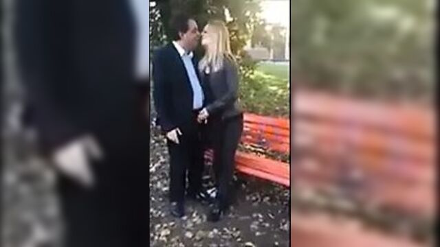 Giovani ragazze pompino italiano al parco
