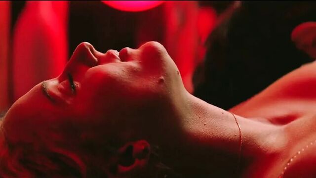 Sophie Turner - ''Heavy''