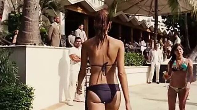 Gal Gadot bikini clip