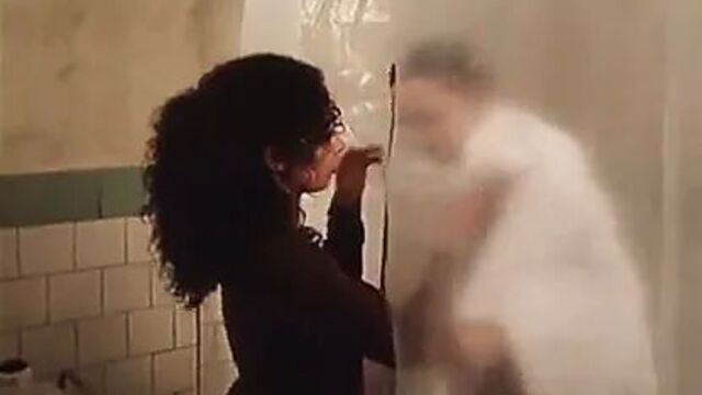 Marion cotillard se lave ses gros seins