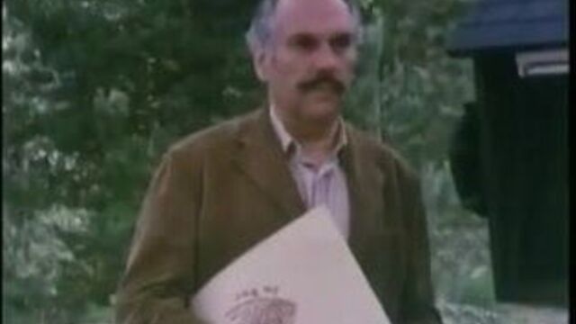 Helen Mirren = Mrs. Reinhardt