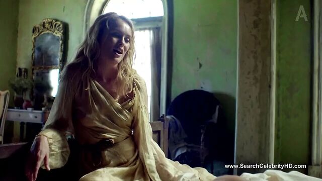 Jessica Parker Kennedy and Hannah New - Black Sails S01E02