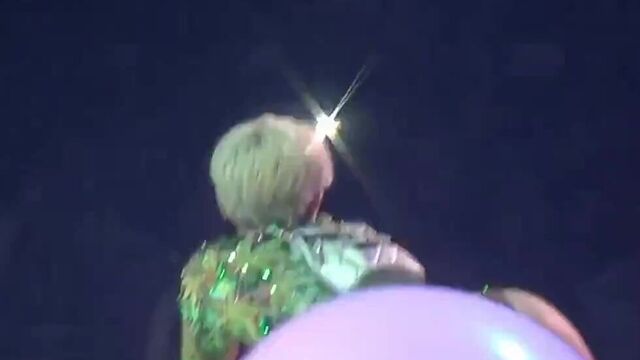 MIley Cyrus - Vancouver Concert 2014