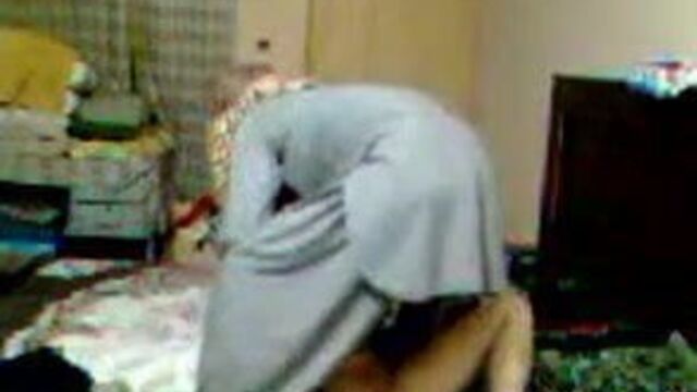 Pakistani sister in low