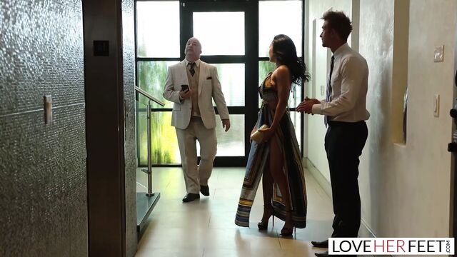 LoveHerFeet - Sneaky Cheating Foot Sex With The Realtor.