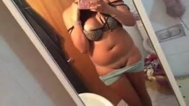 Selfie curvy girl