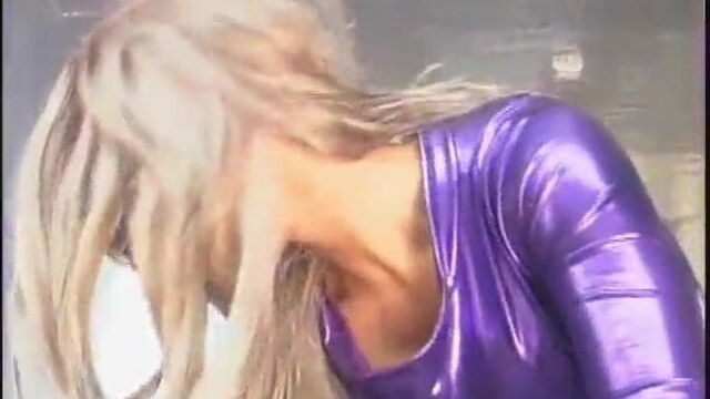 DareDoll 5b: DareDoll Minx Thinks Something Stinks