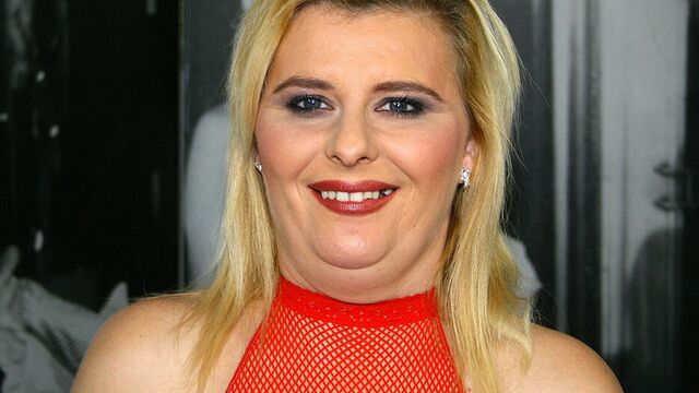 Slutty mature takes anal pounding