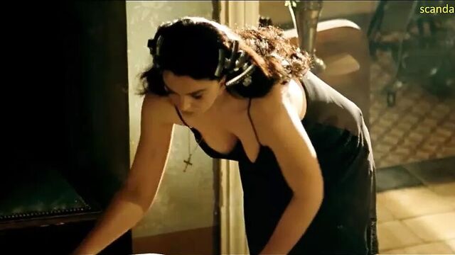 Monica Bellucci Nude Boobs In Malena - ScandalPlanet.Com