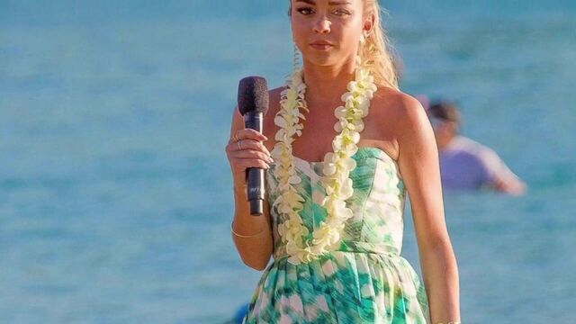 Sarah Hyland jerk off challenge.