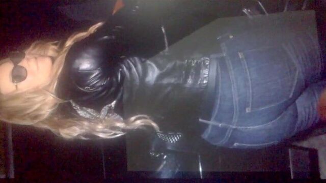 CUM ON MARIAH CAREY BUTT