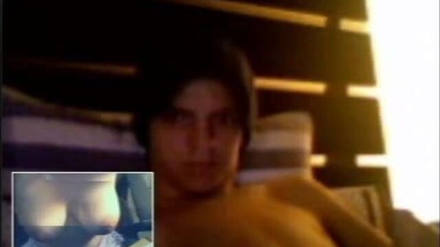 El hijo de la Lupita D'alessio se masturba