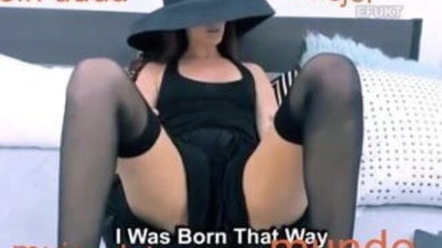 Woman has two pussies